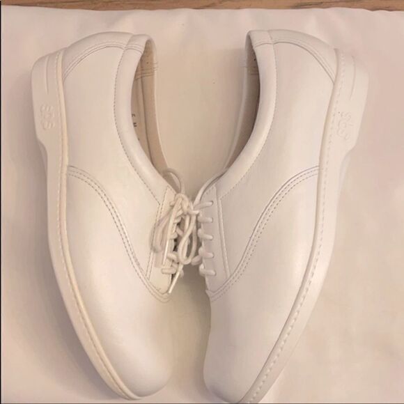 SAS WHITE COMFORT SHOES.  STYLE IS WHISPER… - Picture 4 of 9